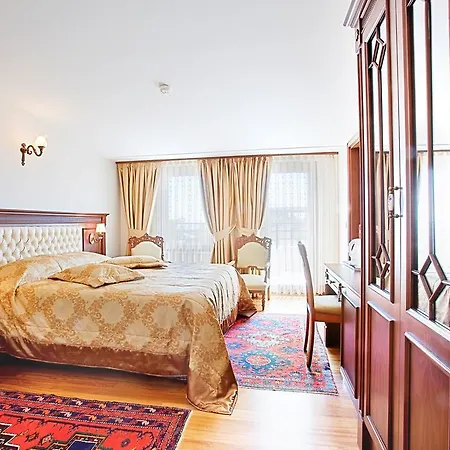 Hippodrome Szálloda 3*