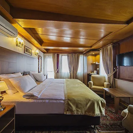 Hippodrome Hotel 3*