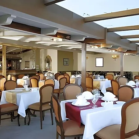 Отель Hippodrome